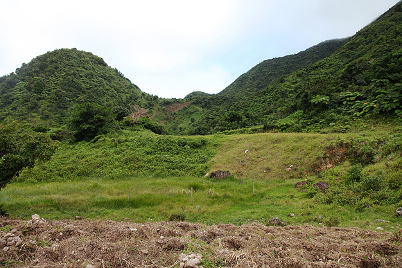 Inside a volcano cone, walking to Cold Souffriere.